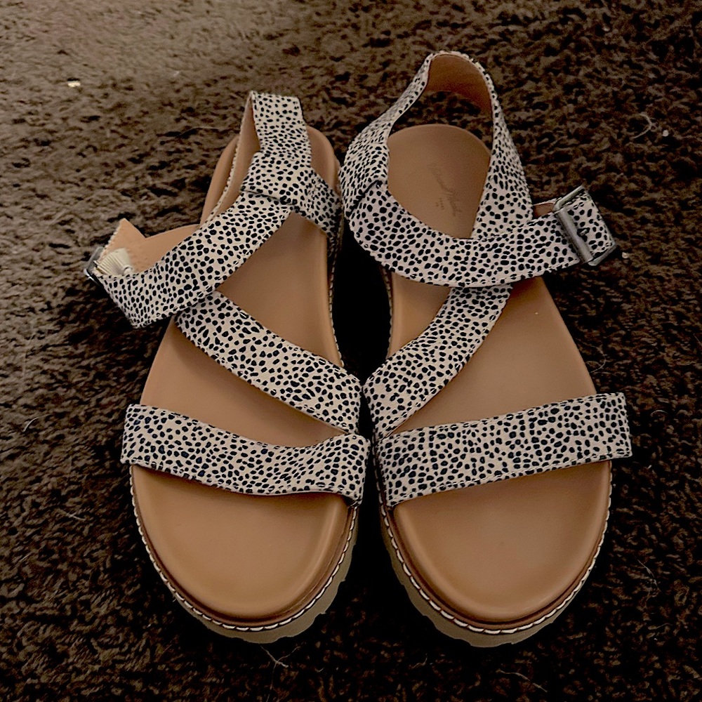 Universal Thread Sandals - image 1